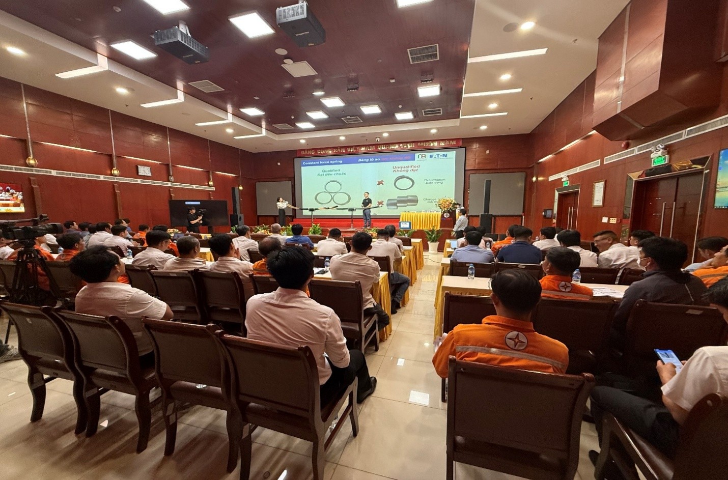 Hãng EATON’S COOPER POWER SYSTEMS giới thiệu công nghệ phụ kiện cáp ngầm tại Việt Nam
